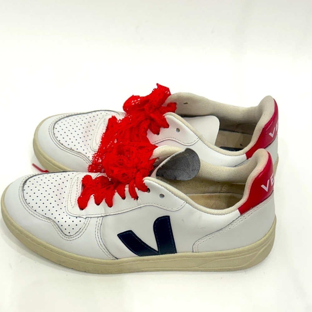 Veja women’s  Leather White red blue sneakers size 5.